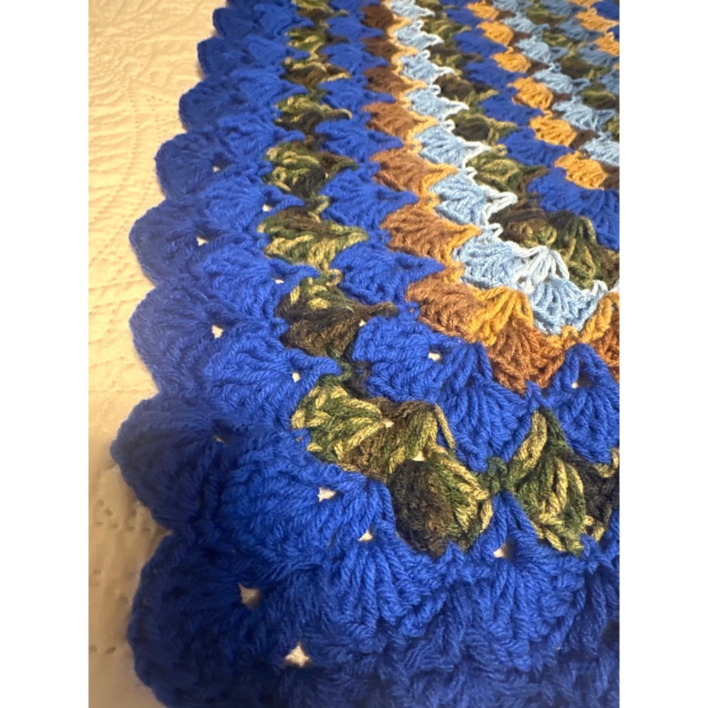 Handmade Crochet Shell lap Afghan Throw Blanket grannycore cottagecore 43x43 - Picture 3 of 6